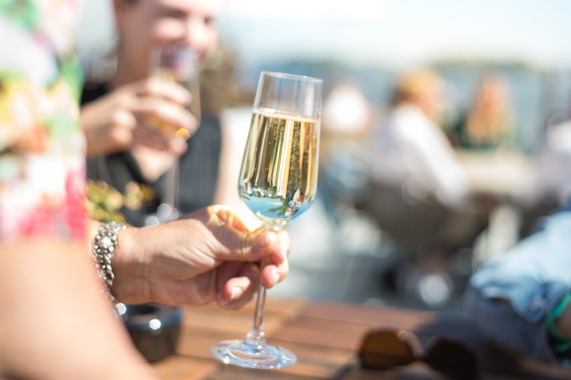 Svatební přípitek – Kdy se dělá, kdo jej pronáší a&nbsp;co se pije